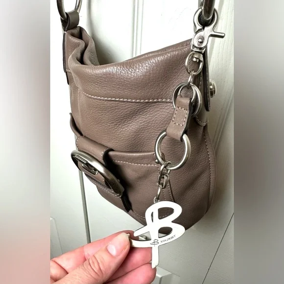 B. MAKOWSKY Crossbody Purse Taupe Tan Beige Brown Leather Handbag Buckle Pockets - Picture 13 of 16